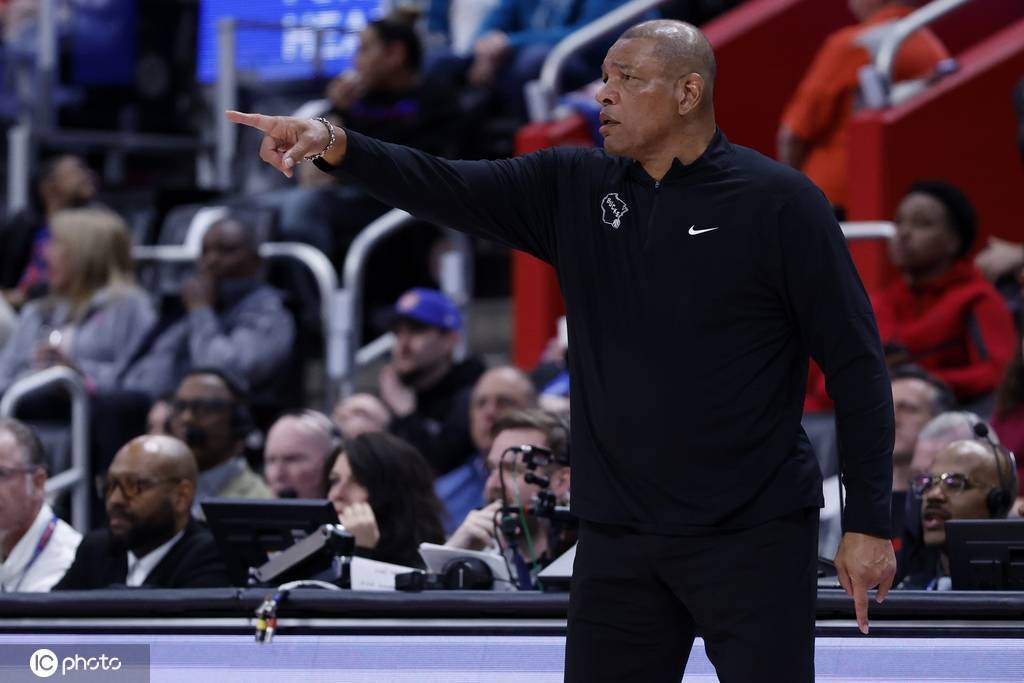 雄鹿为何卡点解雇里弗斯 字母哥也成教练杀手了？